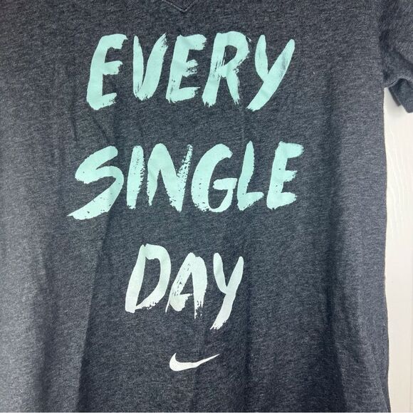 Nike Womens Every Single Day Performance Vneck Tee Athletic Cut‎ Size Large Dri - Picture 2 of 5